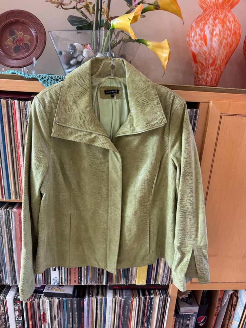 PRICE DROP:600 WEST’s SPRING GREEN, lined, LIZARD-PATTERN,TEXTURED LEATHER JT 12